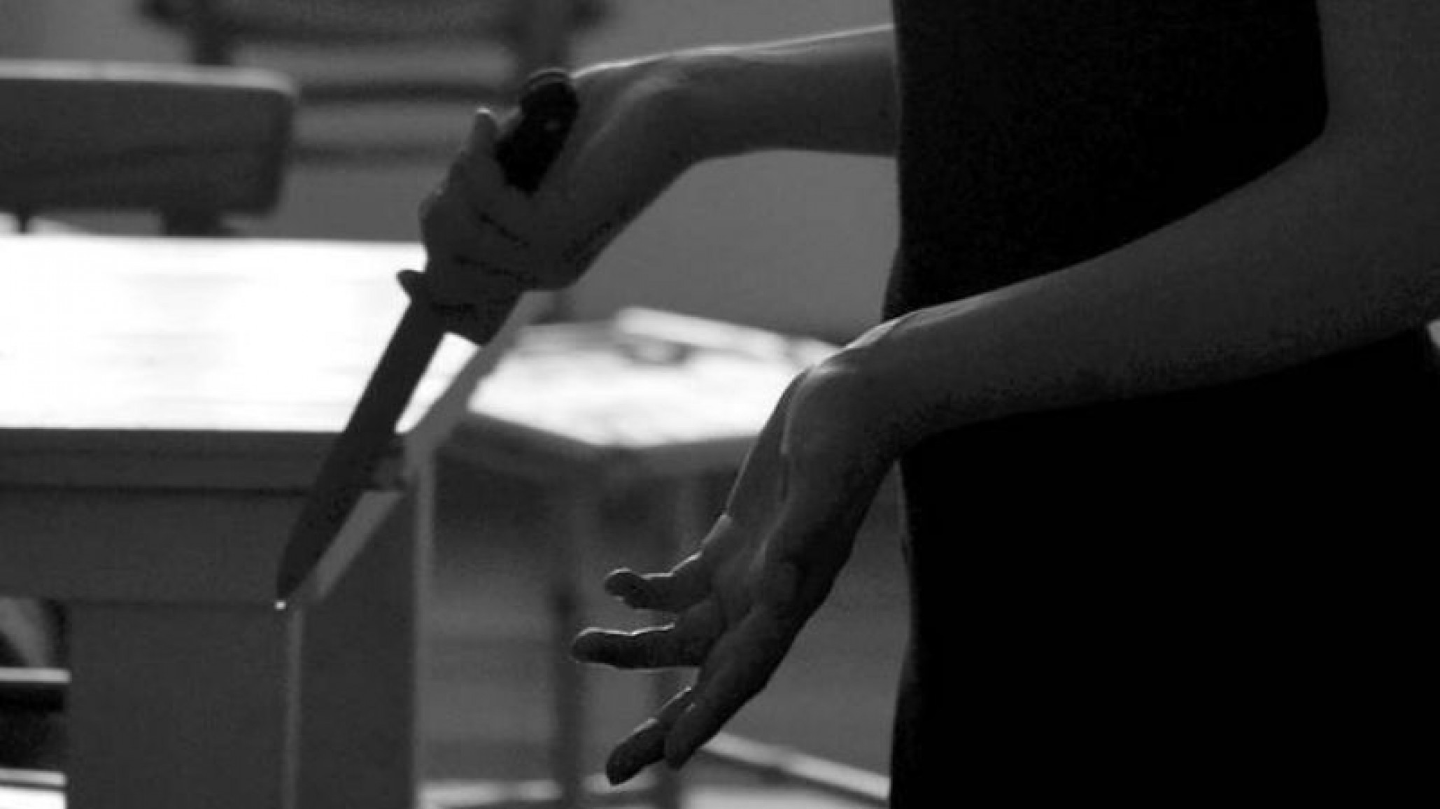 Estaba ebrio y pretendía abusar de su pareja: ella acabó cortándole el pene