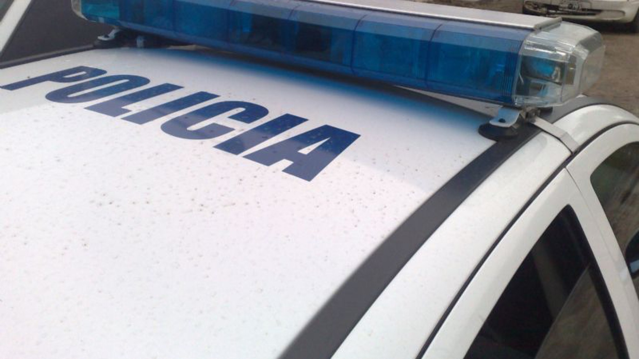 Un patrullero y una camioneta chocaron en Yrigoyen y Estados Unidos