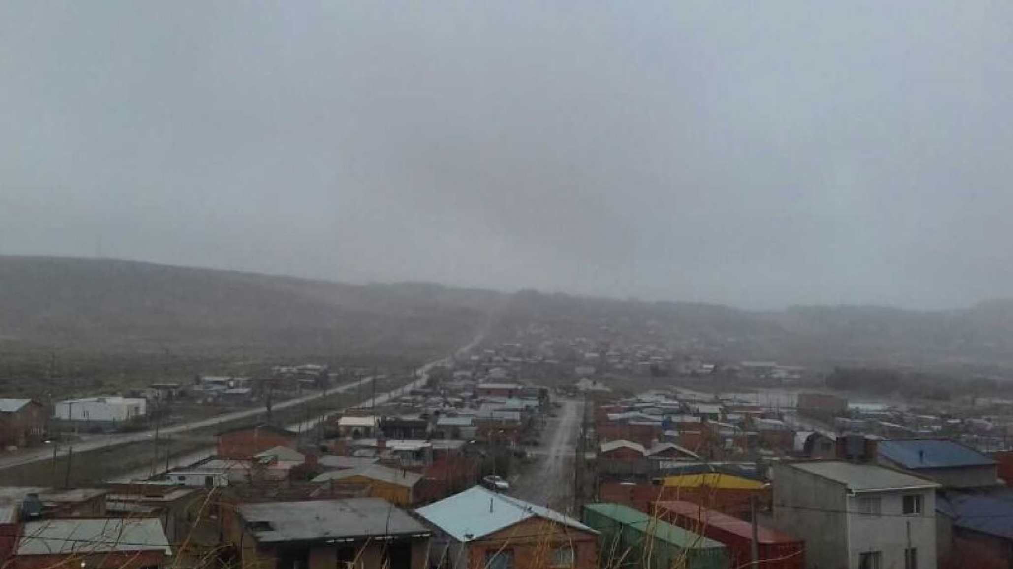 Nieve leve y niebla en Comodoro