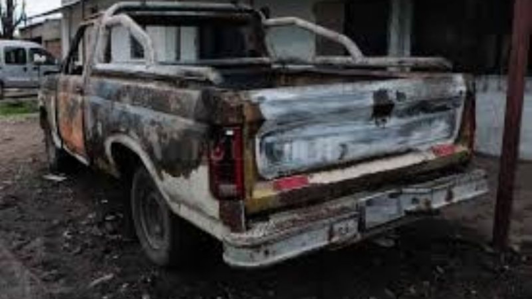 Vándalos prendieron fuego dos vehículos en distintos puntos de la ciudad