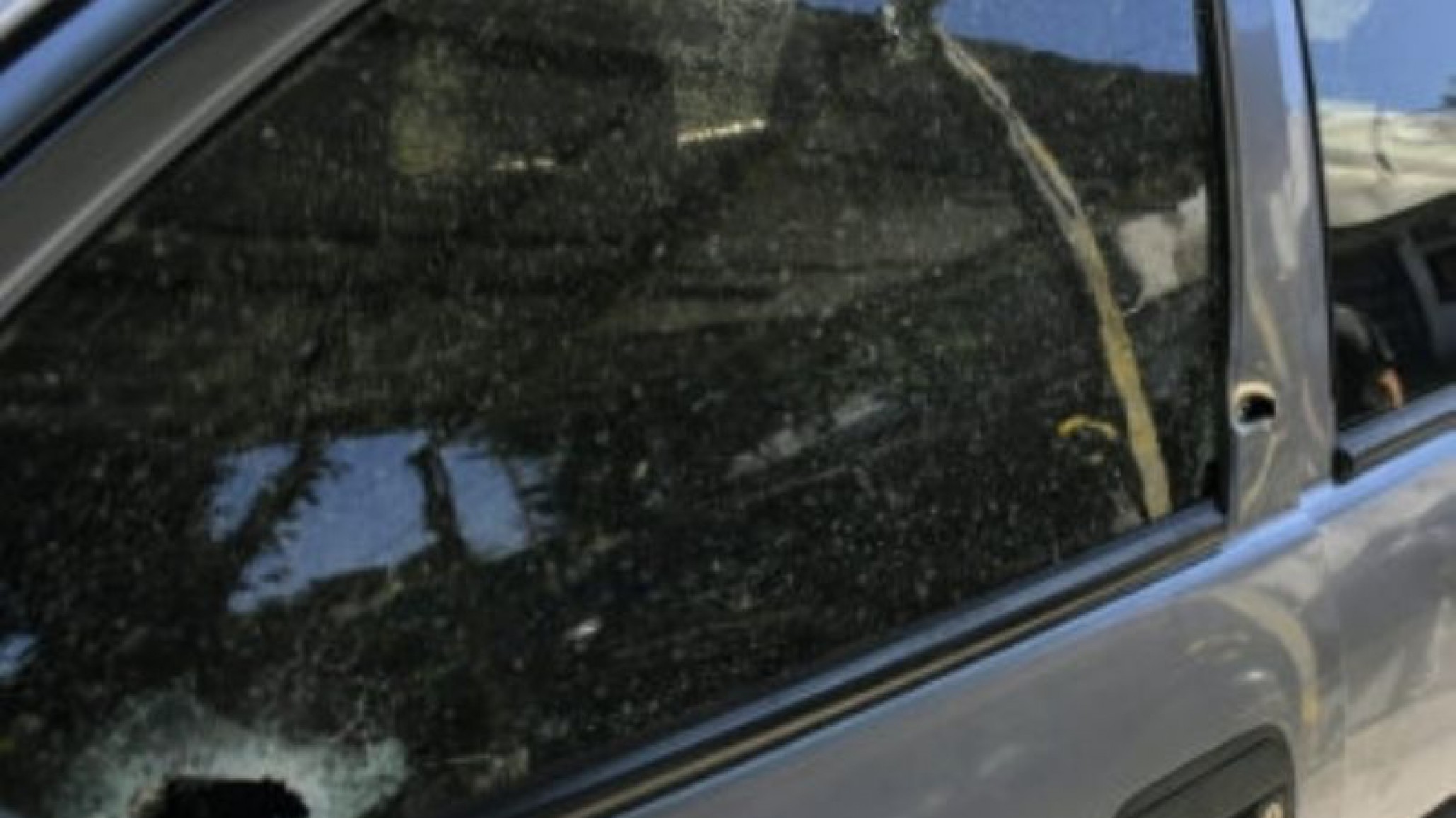 Recibieron tiros de un transeúnte y desde un vehículo