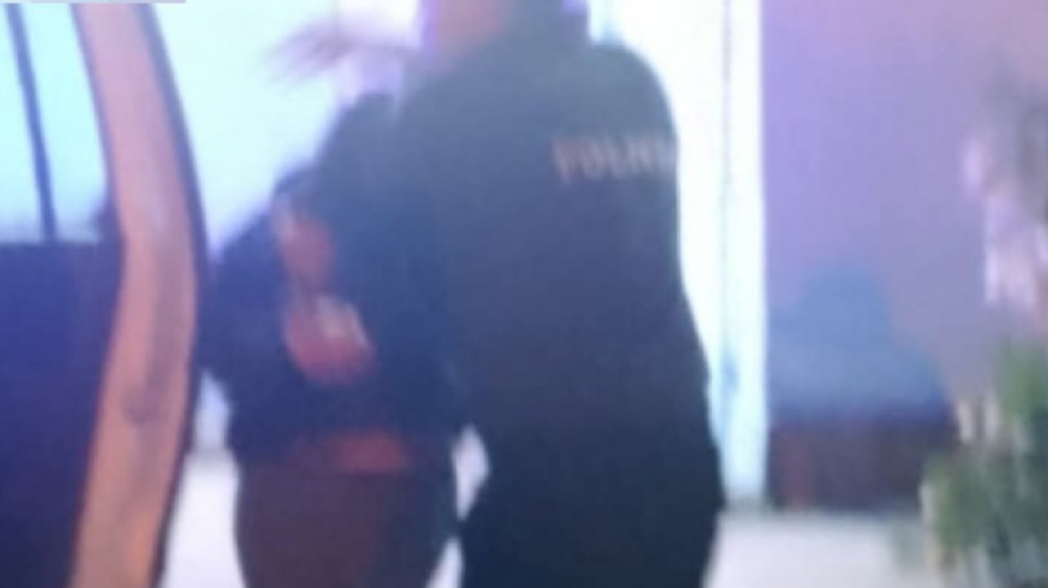 ¡Sinvergüenza! Le pidió el celular al sereno de la vecinal para hacer una llamada y salió corriendo