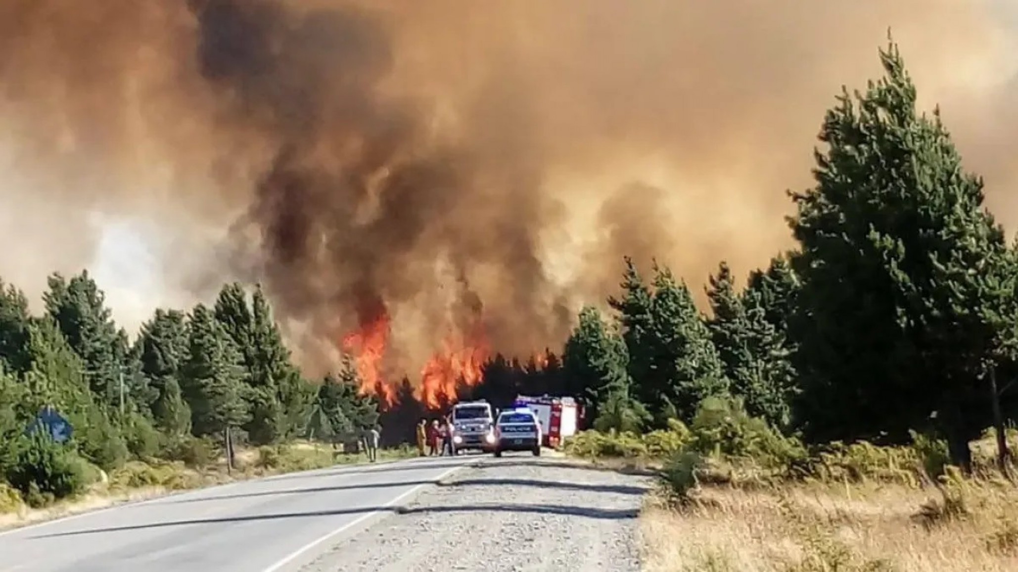 Cierran la Ruta 40 por el incendio en Epuyén