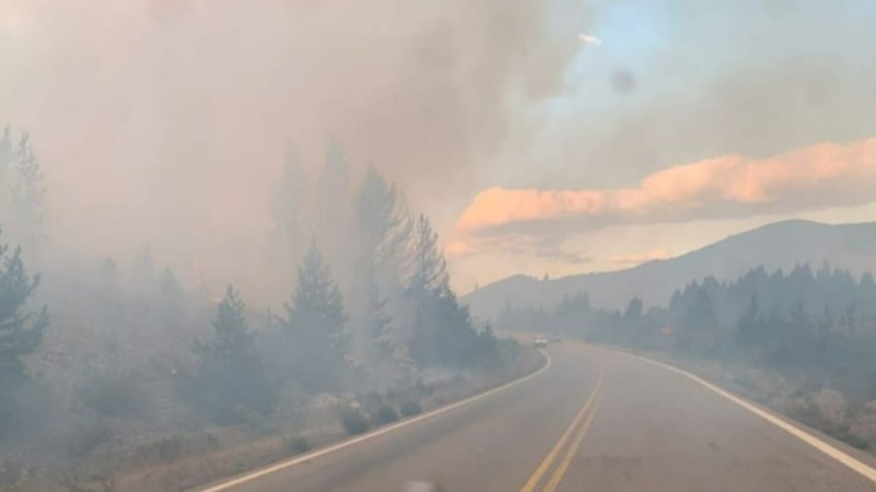 Fuego en la Ruta 40: Cortes y máxima precaución en caminos alternativos