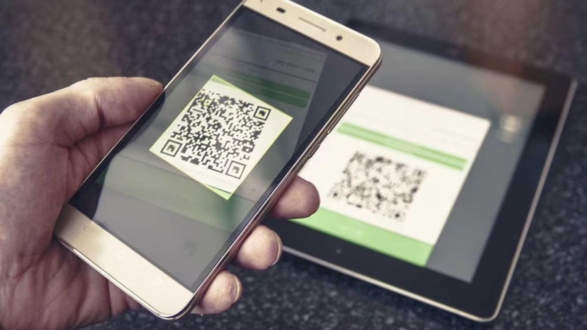 El BCRA habilita los pagos con tarjeta de d閎ito y QR en d髄ares