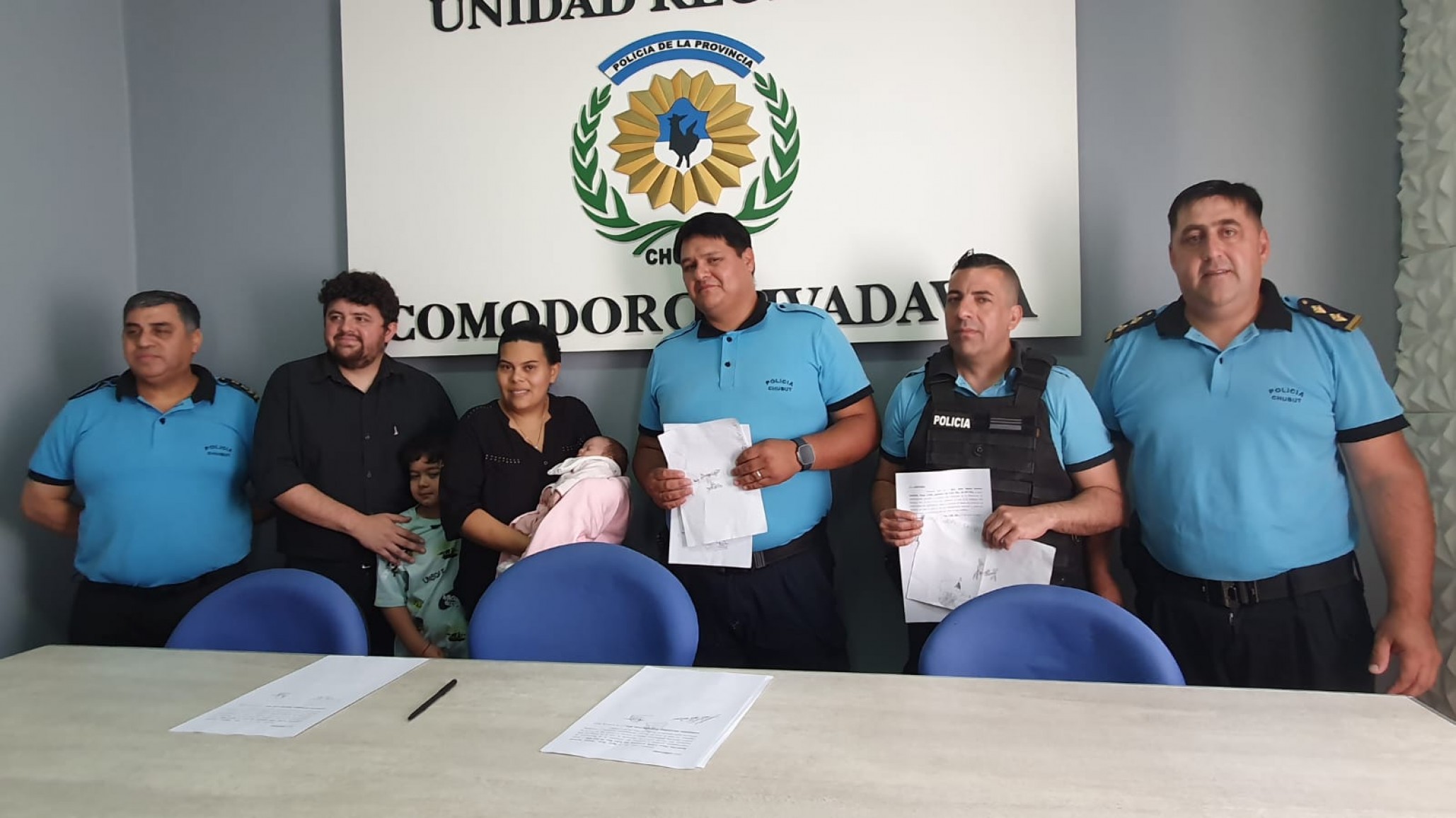 Reconocieron a policías que salvaron la vida a bebé: "Felices de haber cumplido con nuestro deber"