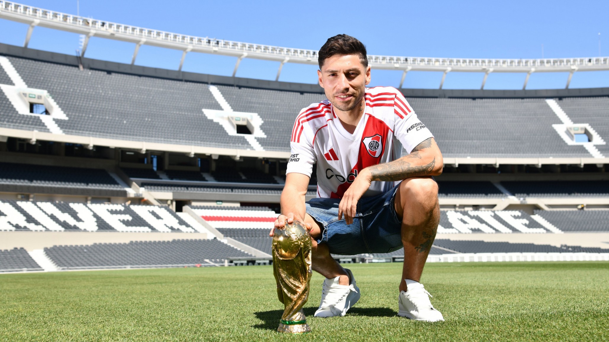 River presentó a Gonzalo Montiel con un emotivo video