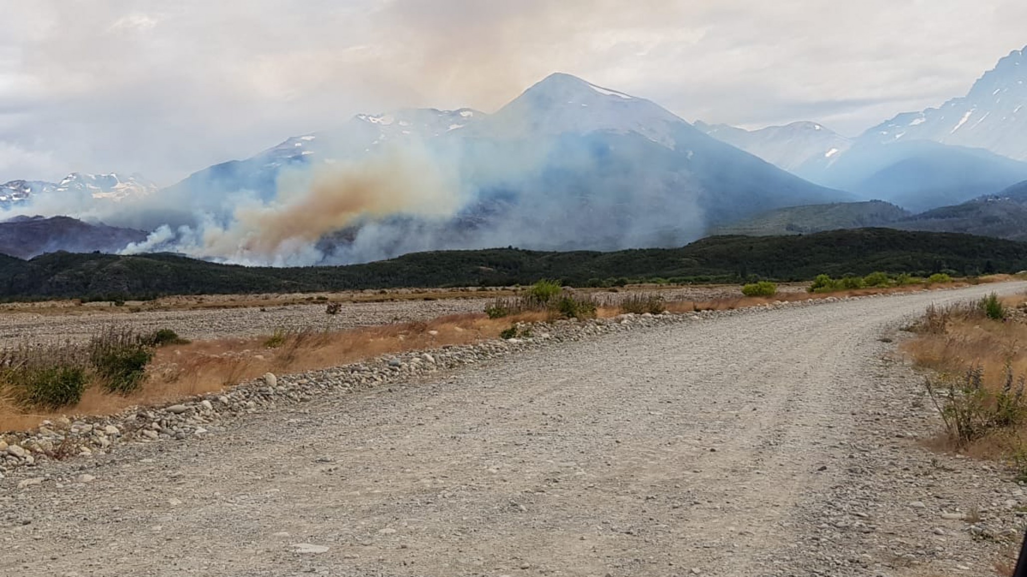 Continúa el combate del incendio forestal en Atilio Viglione: más de 2000 hectáreas afectadas