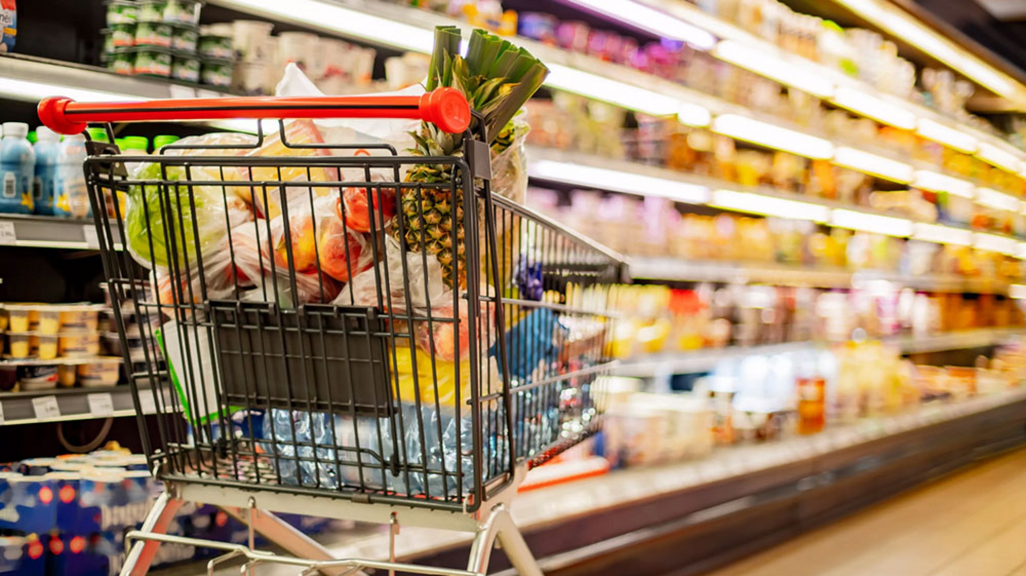 Consumo: las ventas en supermercados cayeron un 7,6% en el primer año de Milei