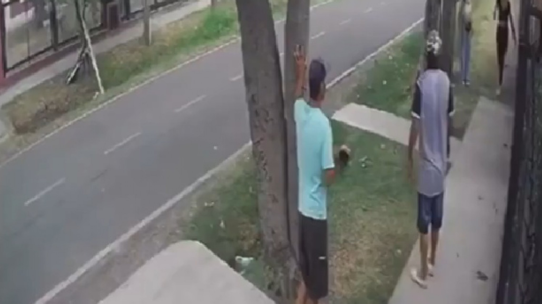 Discutió con un vecino por unas cañas de pescar y ahora lucha por su vida
