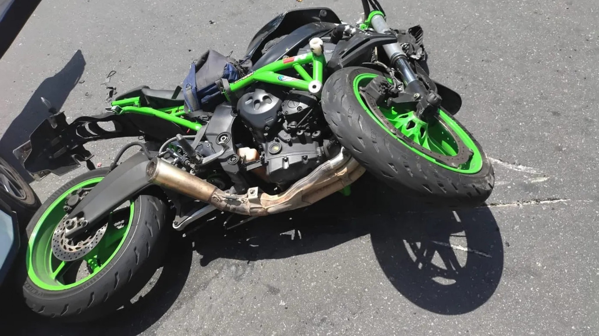 Tragedia: un motociclista falleció tras un fuerte choque con un auto