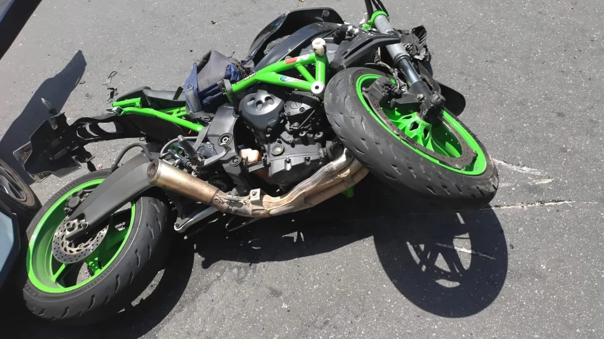 Tragedia: un motociclista falleció tras un fuerte choque con un auto