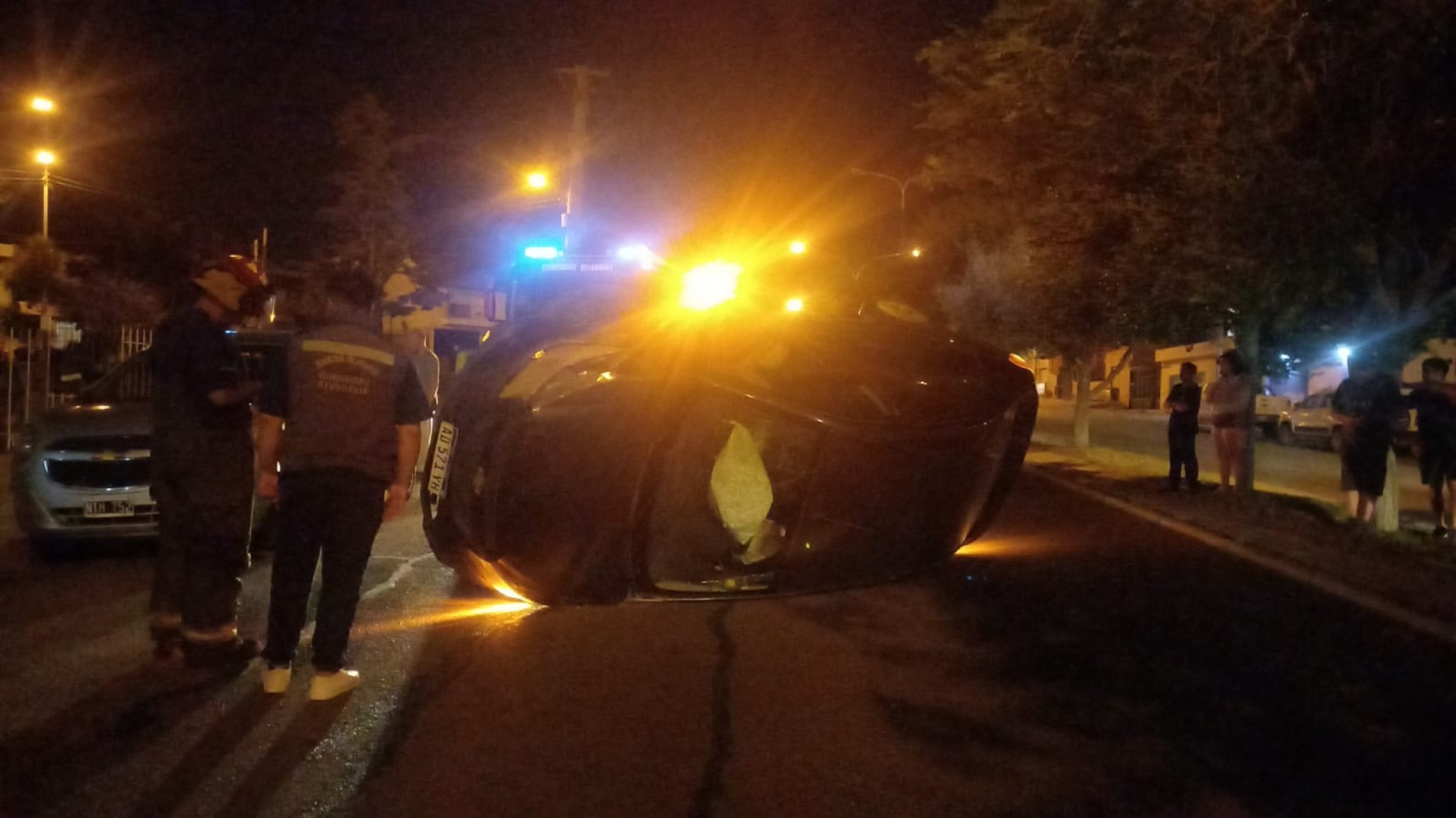 El conductor que volcó en Av. Kennedy dio positivo en alcoholemia