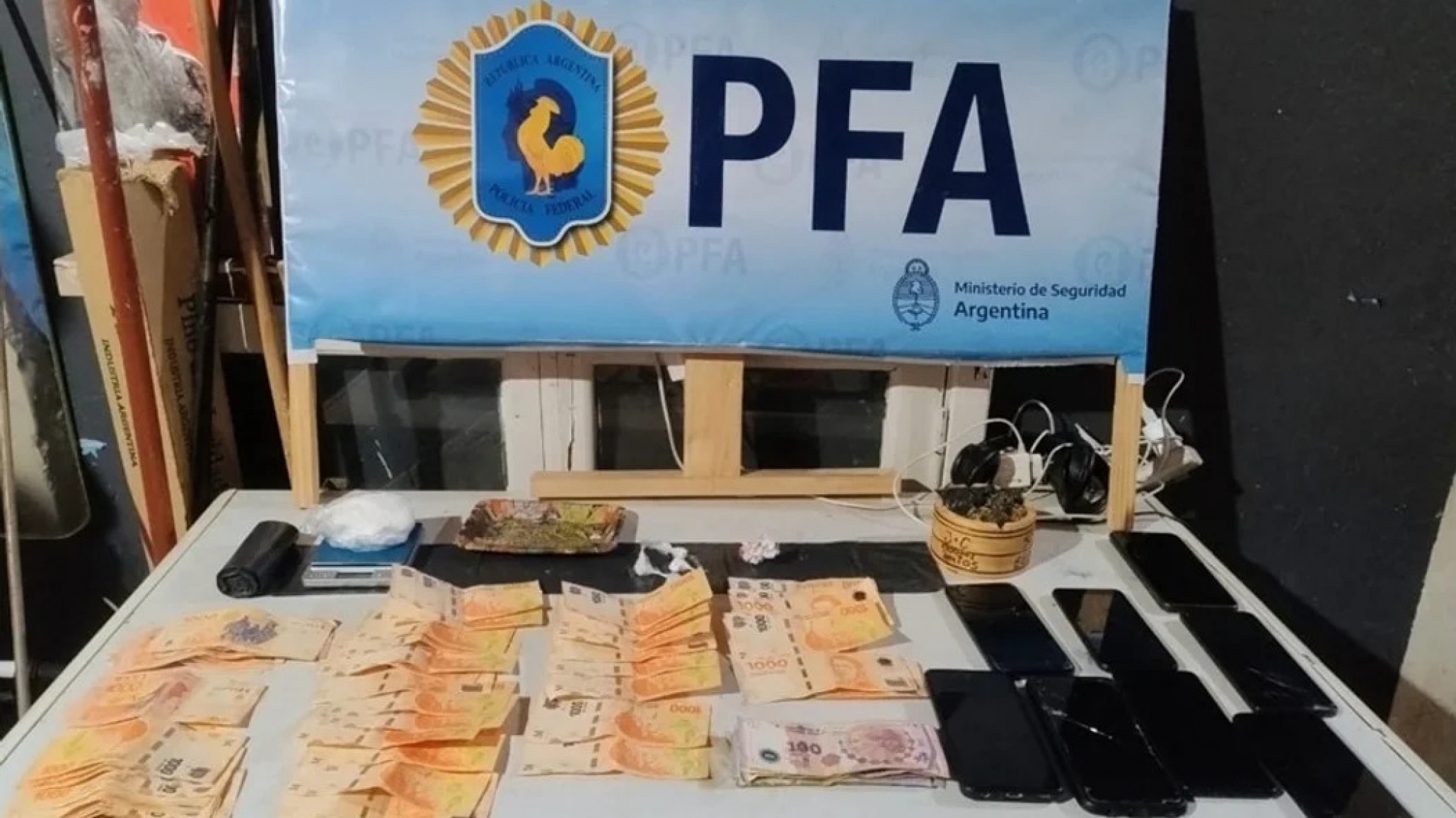 Desmantelan un punto de venta de drogas tras un allanamiento