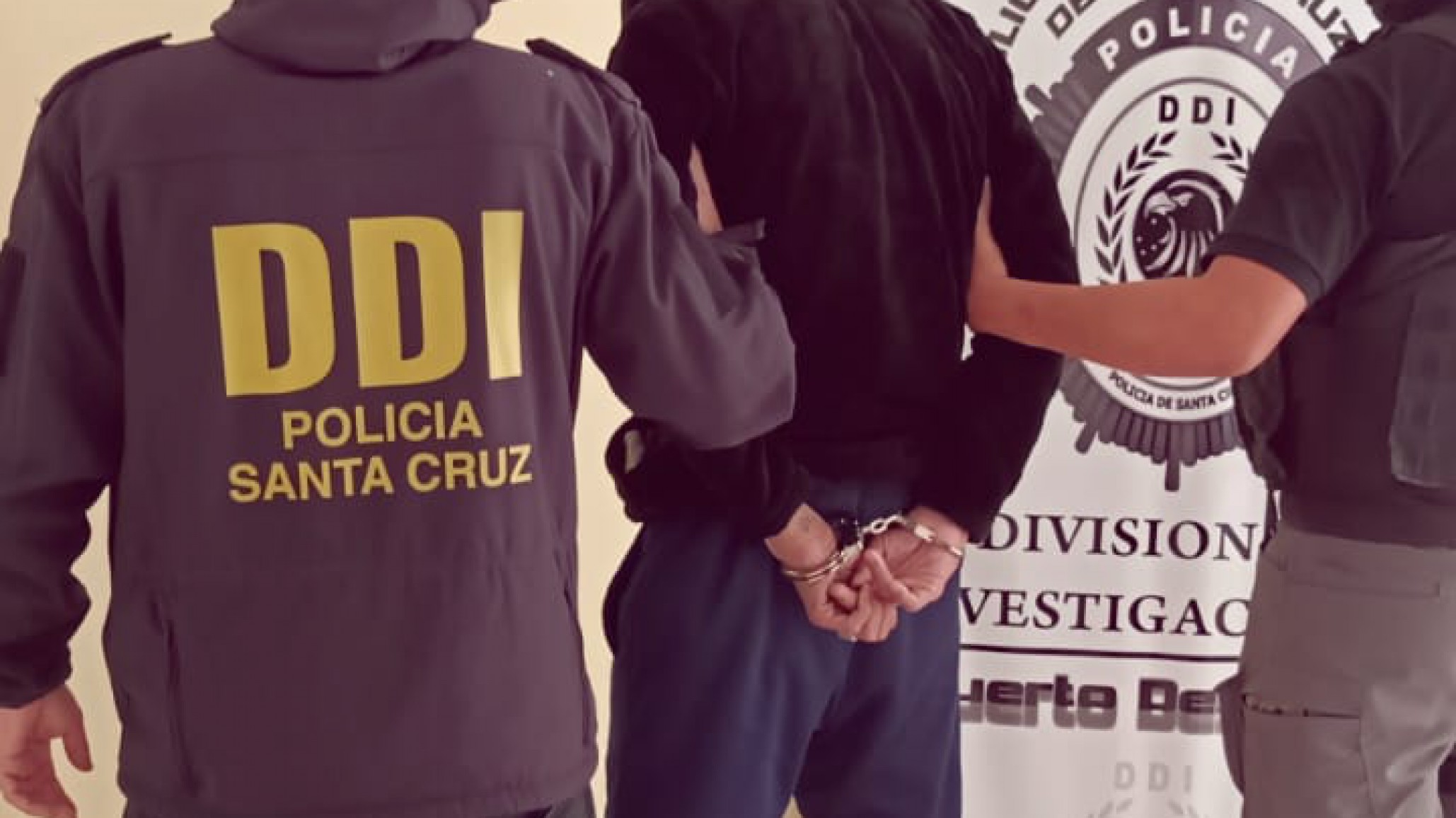 Se entregó a la policía tras entrar a robar una casa a mano armada