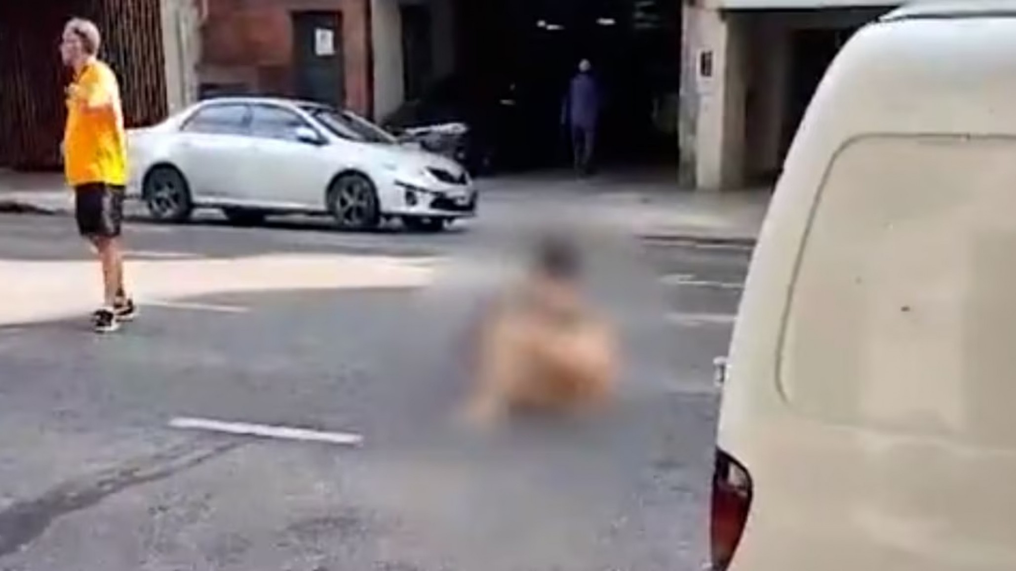 Una mujer se tiró de un primer piso para escapar de su pareja: denunció que la obligaba a prostituirse