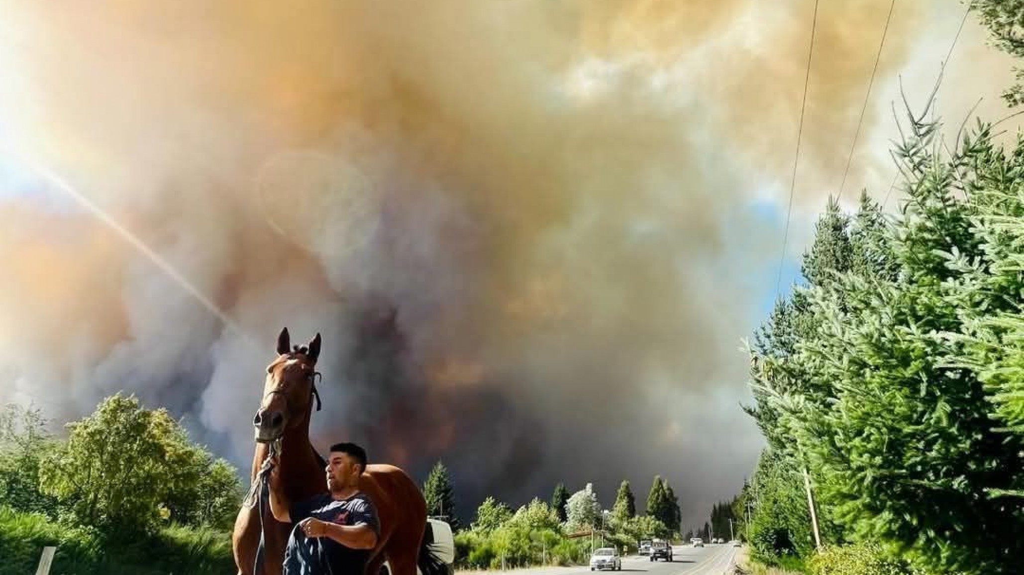 Bomberos de El Bolsón piden ayuda urgente: alimentos y suministros para los combatientes del incendio