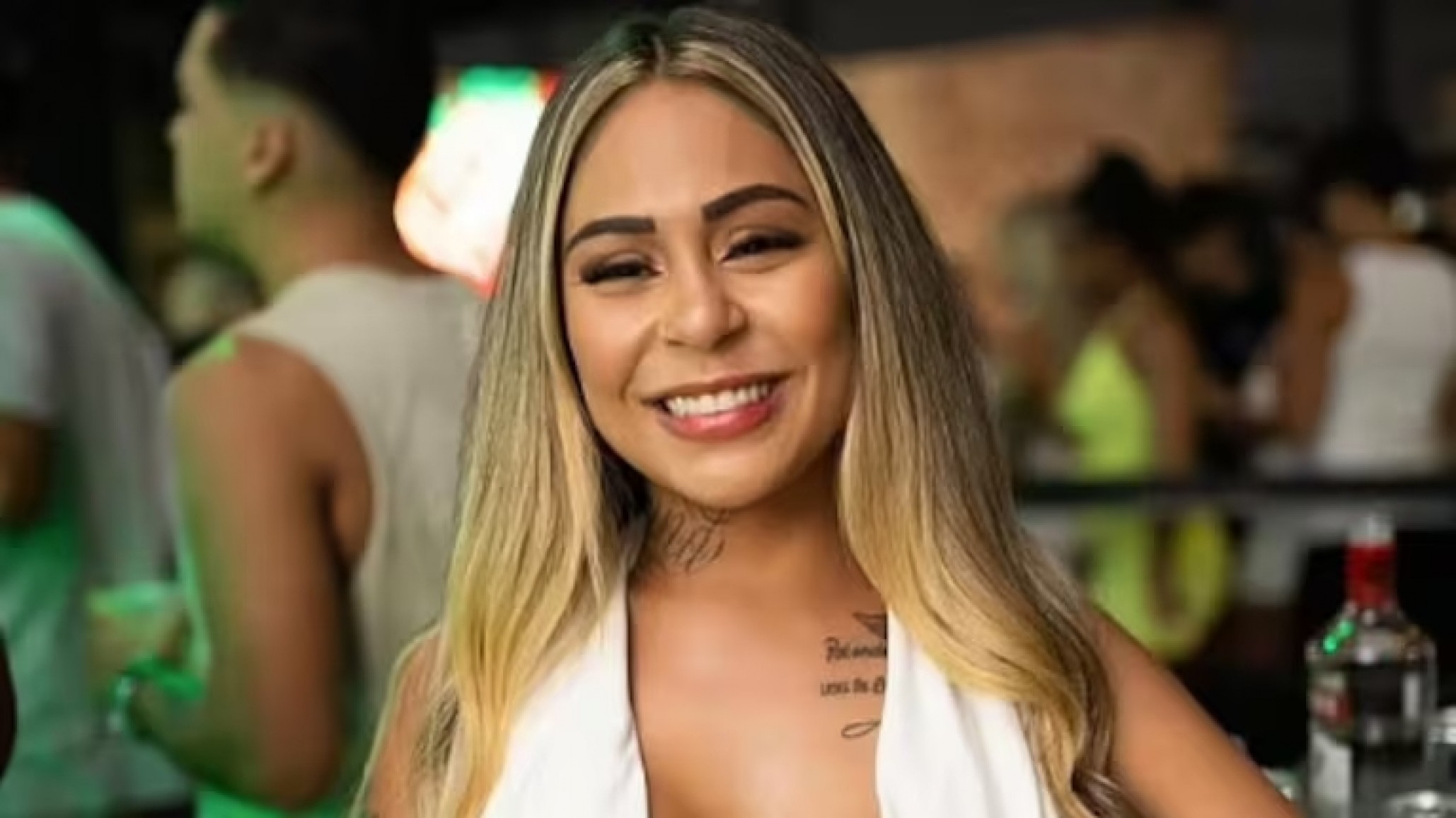 Una actriz porno falleció tras caer del balcón de un hotel mientras grababa un video