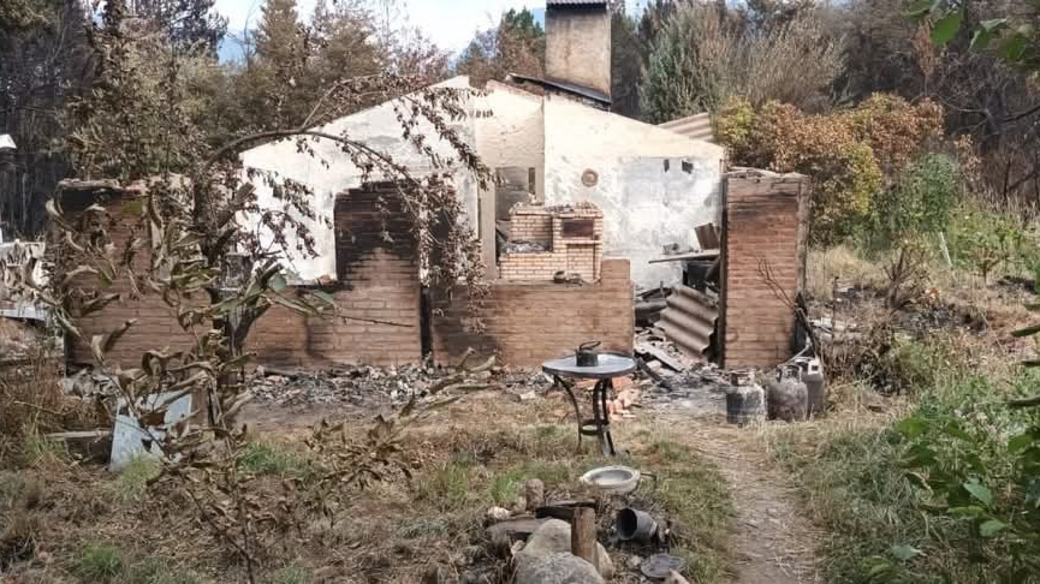 Postergan el inicio de clases en 14 escuelas rurales de El Bolsón por los incendios
