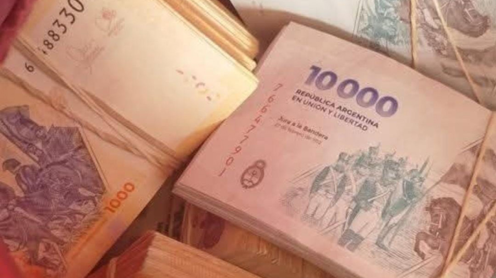 Halló una mochila en una plaza con $3.000.000, la devolvió y rechazó la recompensa