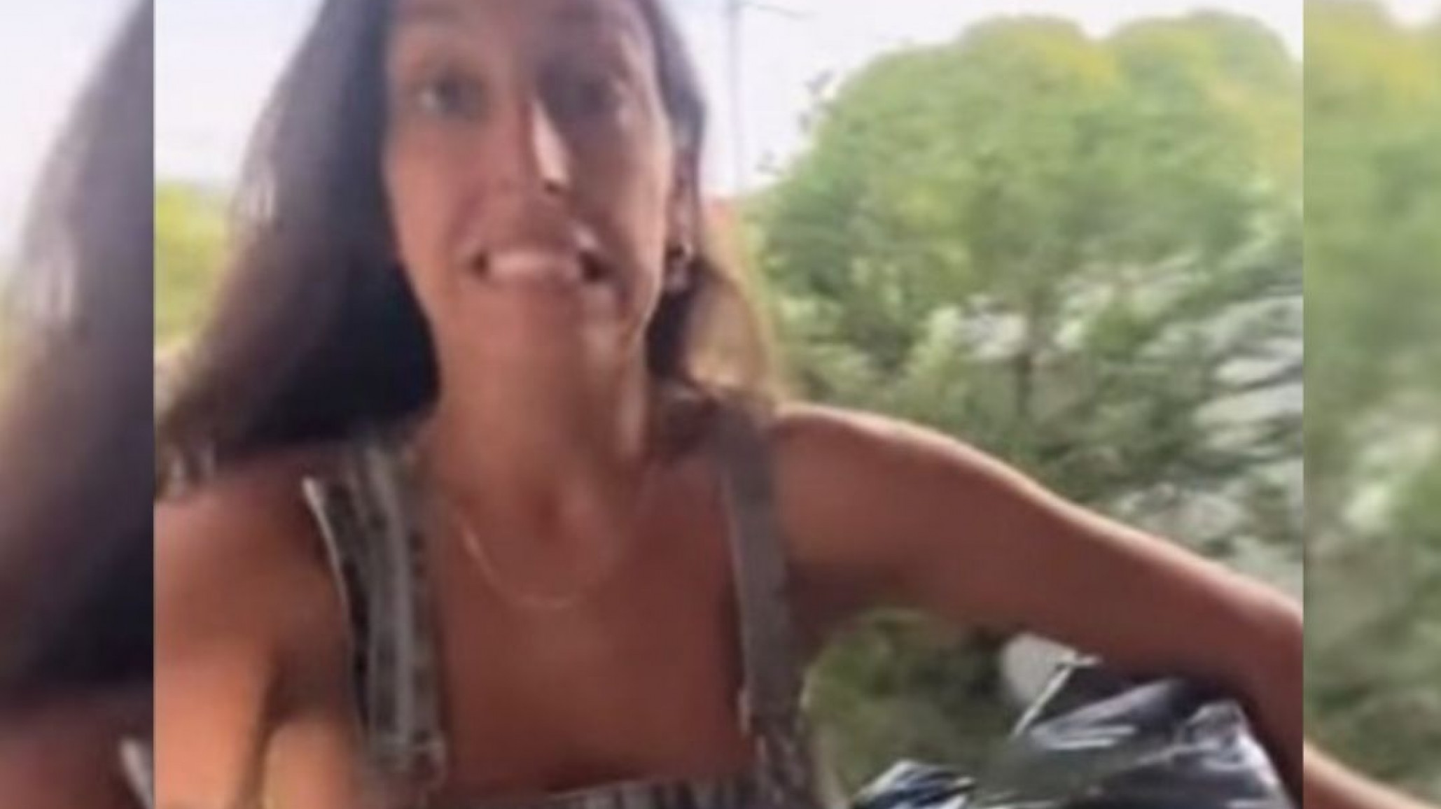 Repartidor intentó conquistar a una clienta con una excusa falsa y rebotó: "¿Felizmente casada o solo casada?"