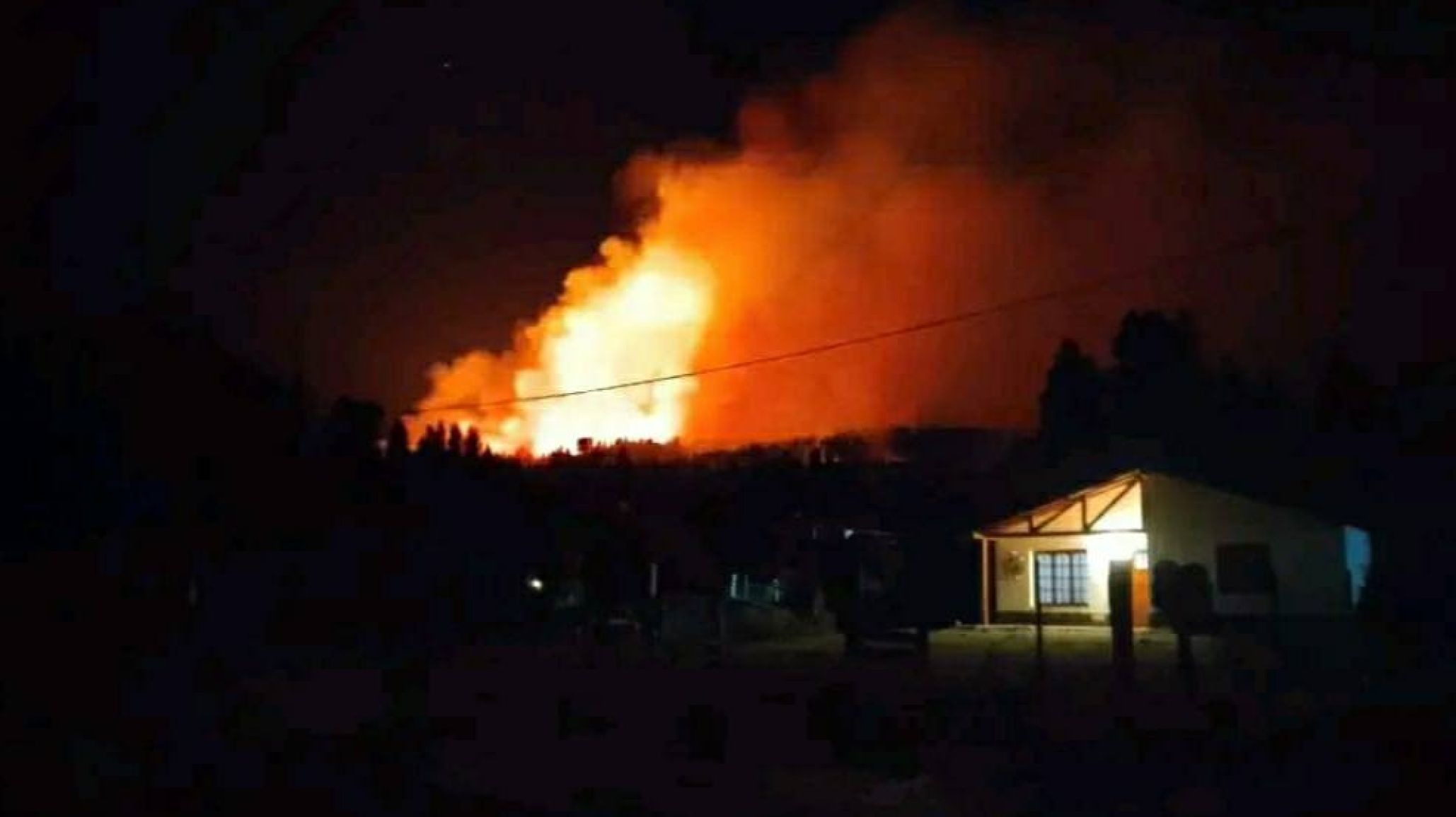 Un polic韆 fue atropellado accidentalmente por cami髇 de brigada de incendios en El Pedregoso