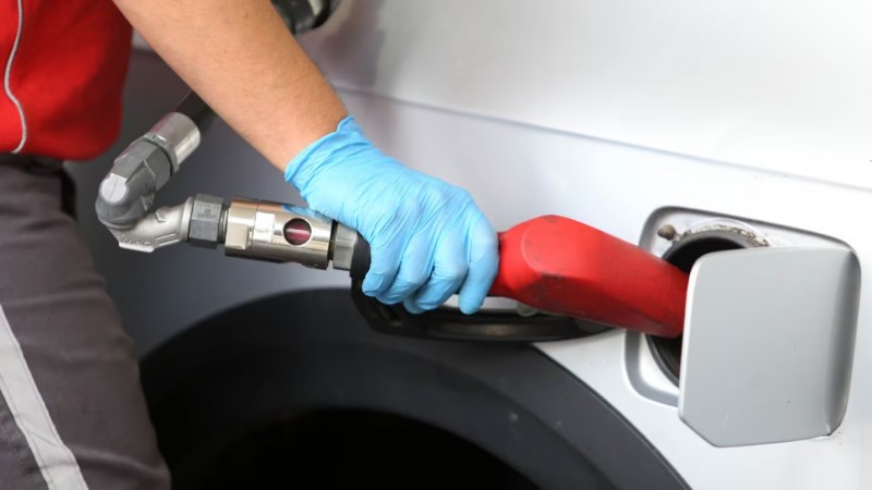 La nafta súper ya cuesta $1608 en Comodoro: ¿cuánto sale llenar el tanque?