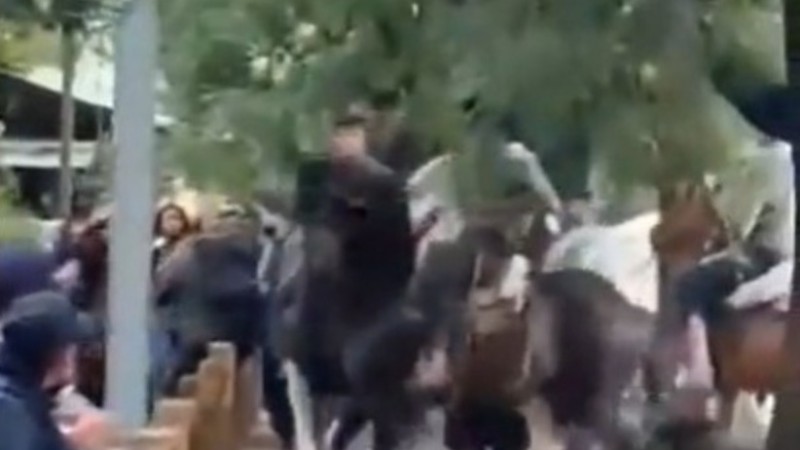 Esteban Santa María: "Acá ya conocemos a los pseudo gauchos a caballo y sus patrones que atacaron a la gente en El Bolsón"