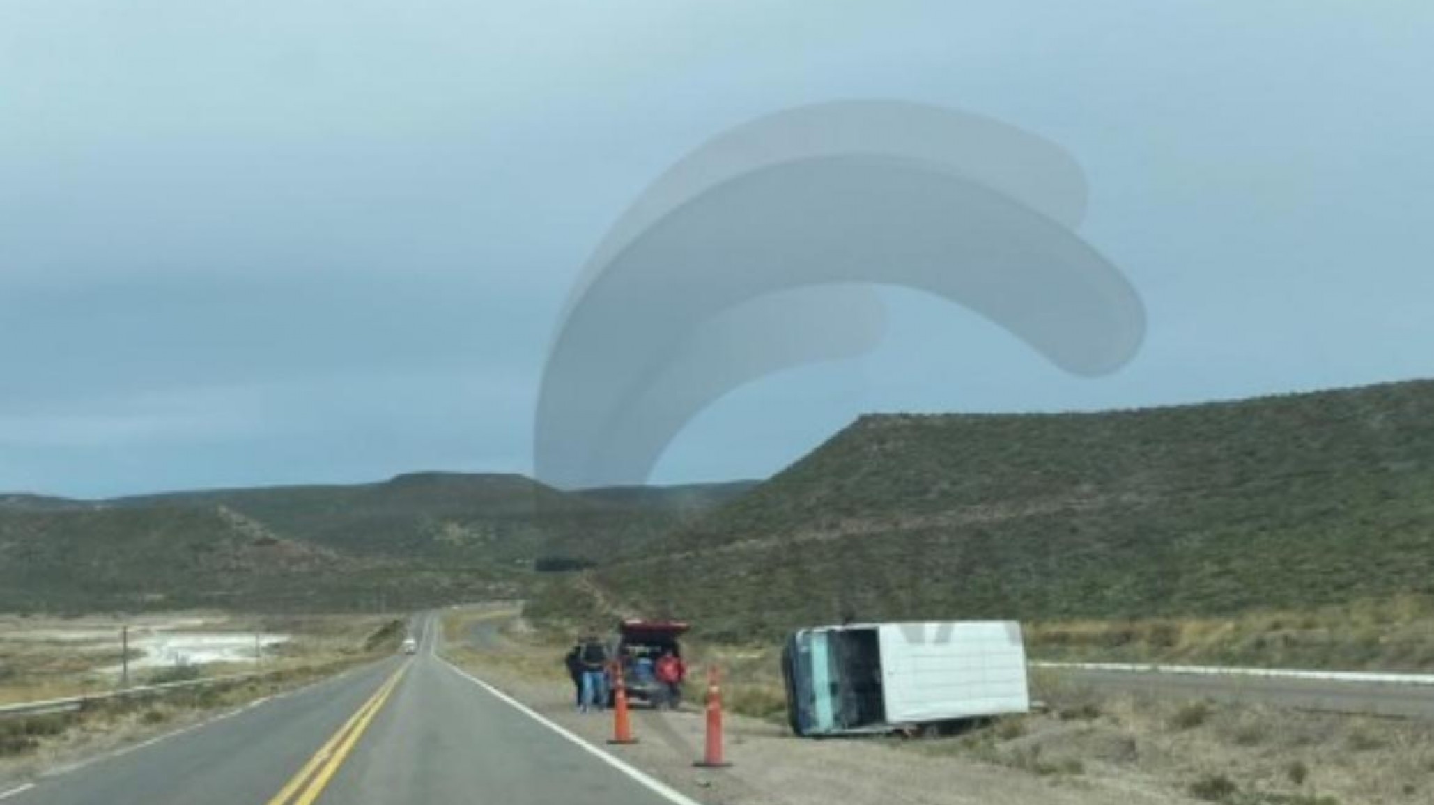 Volcó un vehículo cerca del ingreso a Rada Tilly