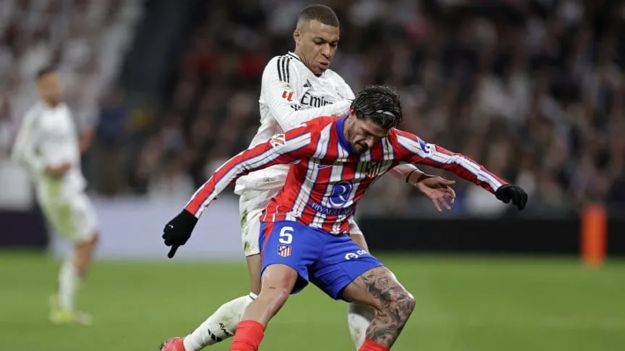 El Clásico de Madrid terminó en empate y el Real sigue líder
