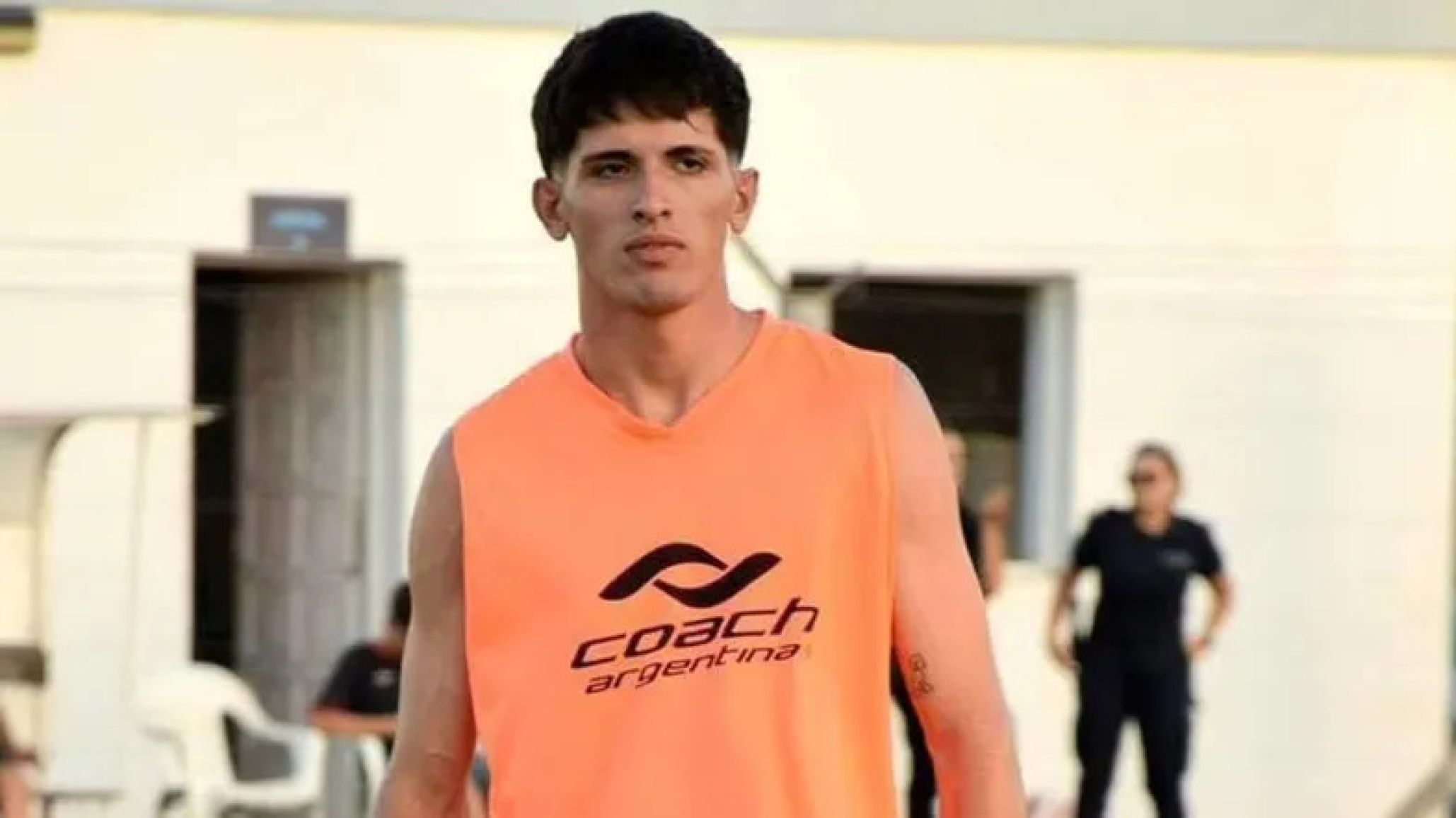 Tragedia en el fútbol: un jugador de 20 años falleció tras descompensarse durante un partido