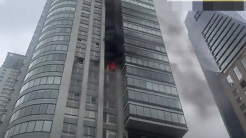 Impactante incendio en Puerto Madero: evacuaron a más de 100 personas en una torre de 54 pisos