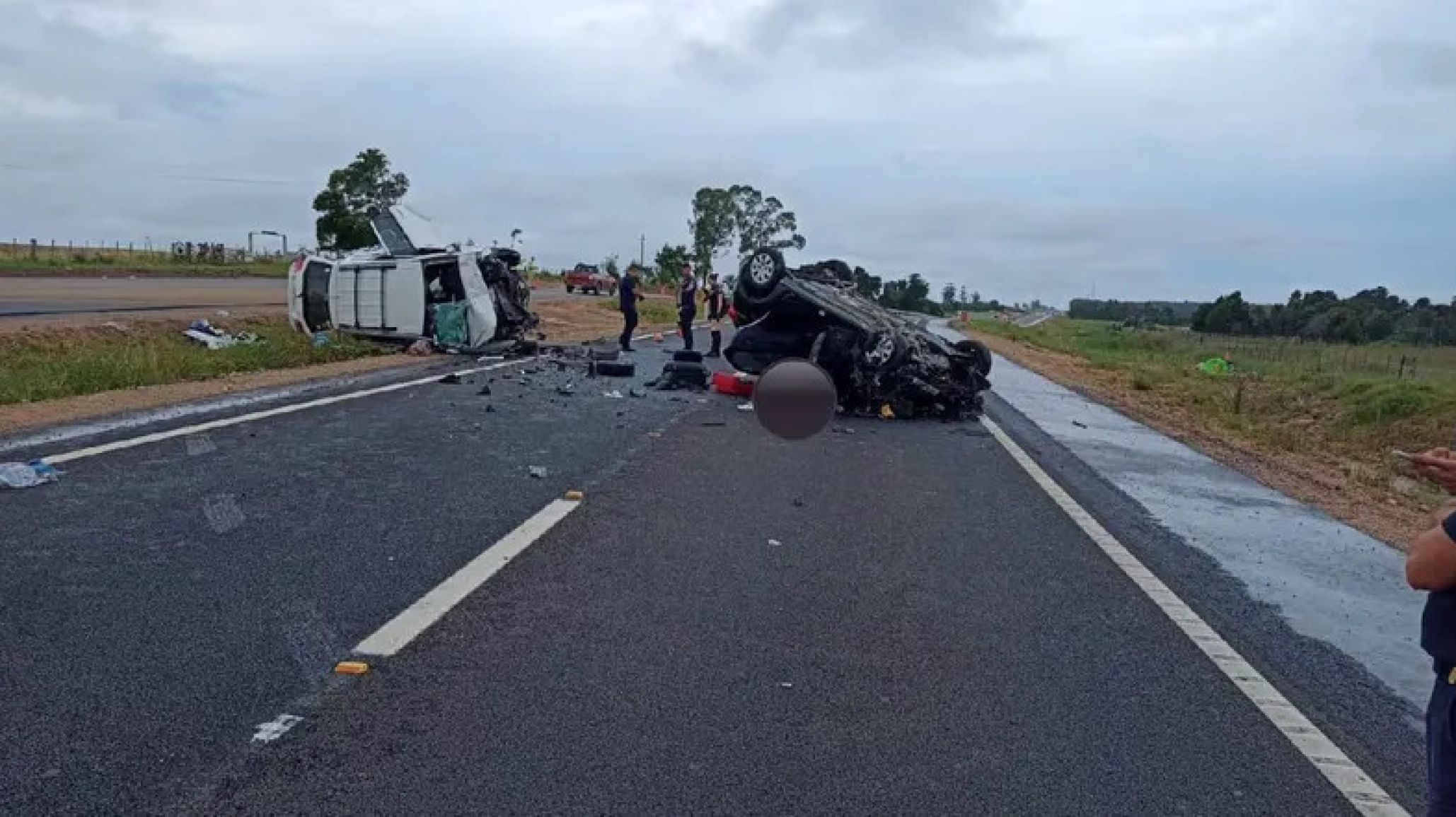 Uruguay: dos argentinos murieron en un choque frontal con una camioneta
