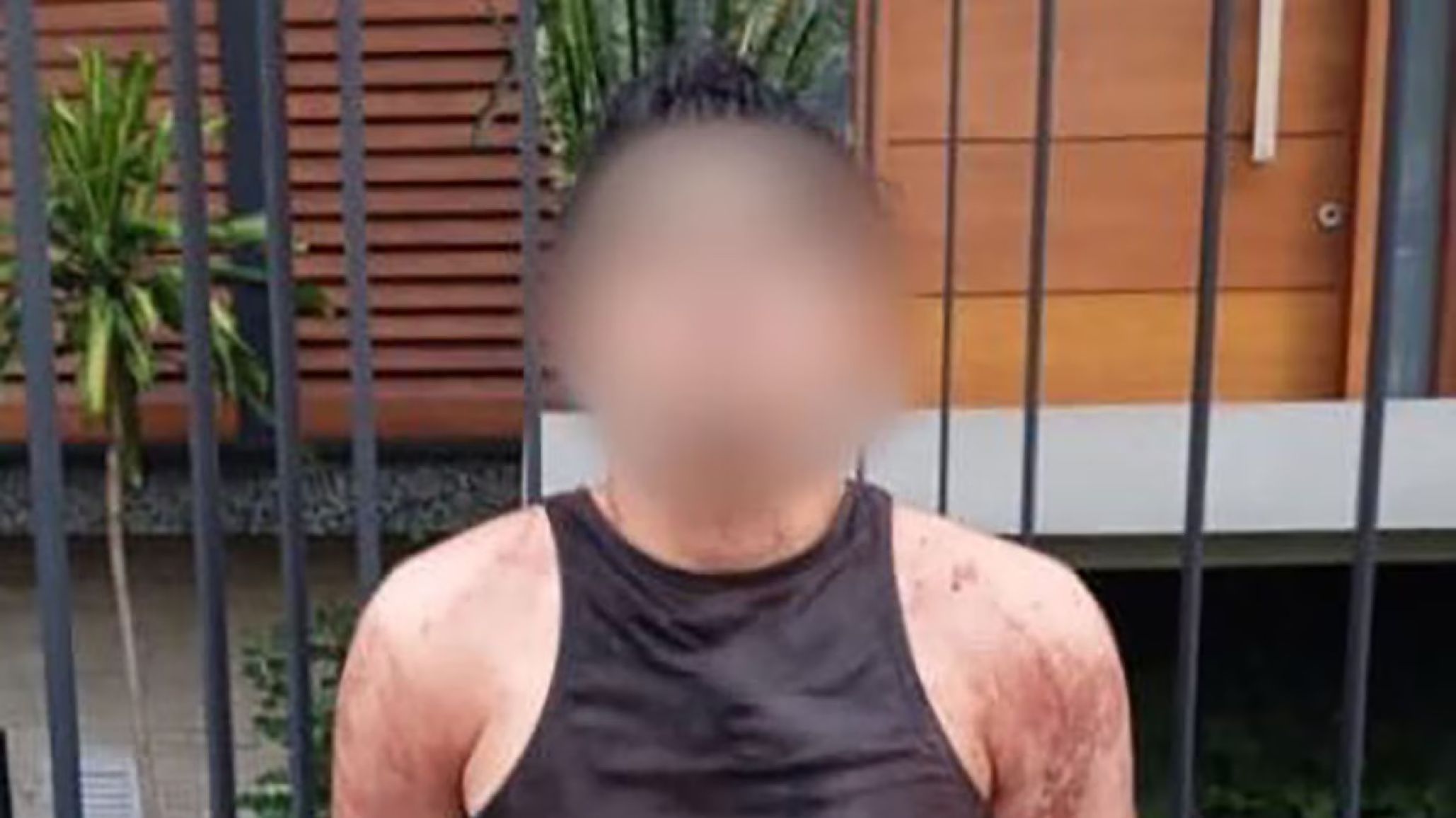Escena macabra: Discutió con su tío, llamaron a la policía y encontraron los cuerpos de la madre y la abuela del joven