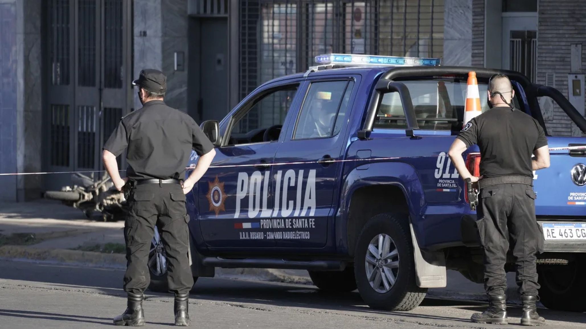 Rosario: Un ladrón sufrió graves heridas al intentar escapar de un patrullero y murió