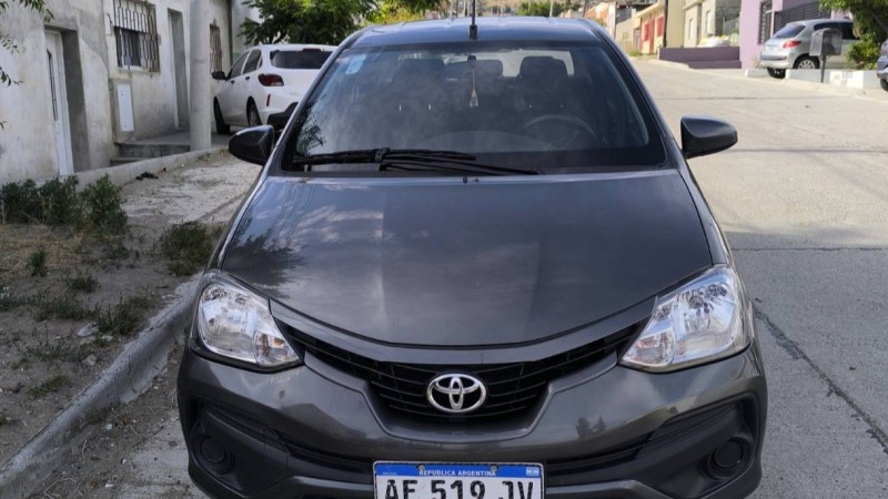 "¡Me robaron el auto!": Vecina de Comodoro pide ayuda tras un robo en barrio Ceferino