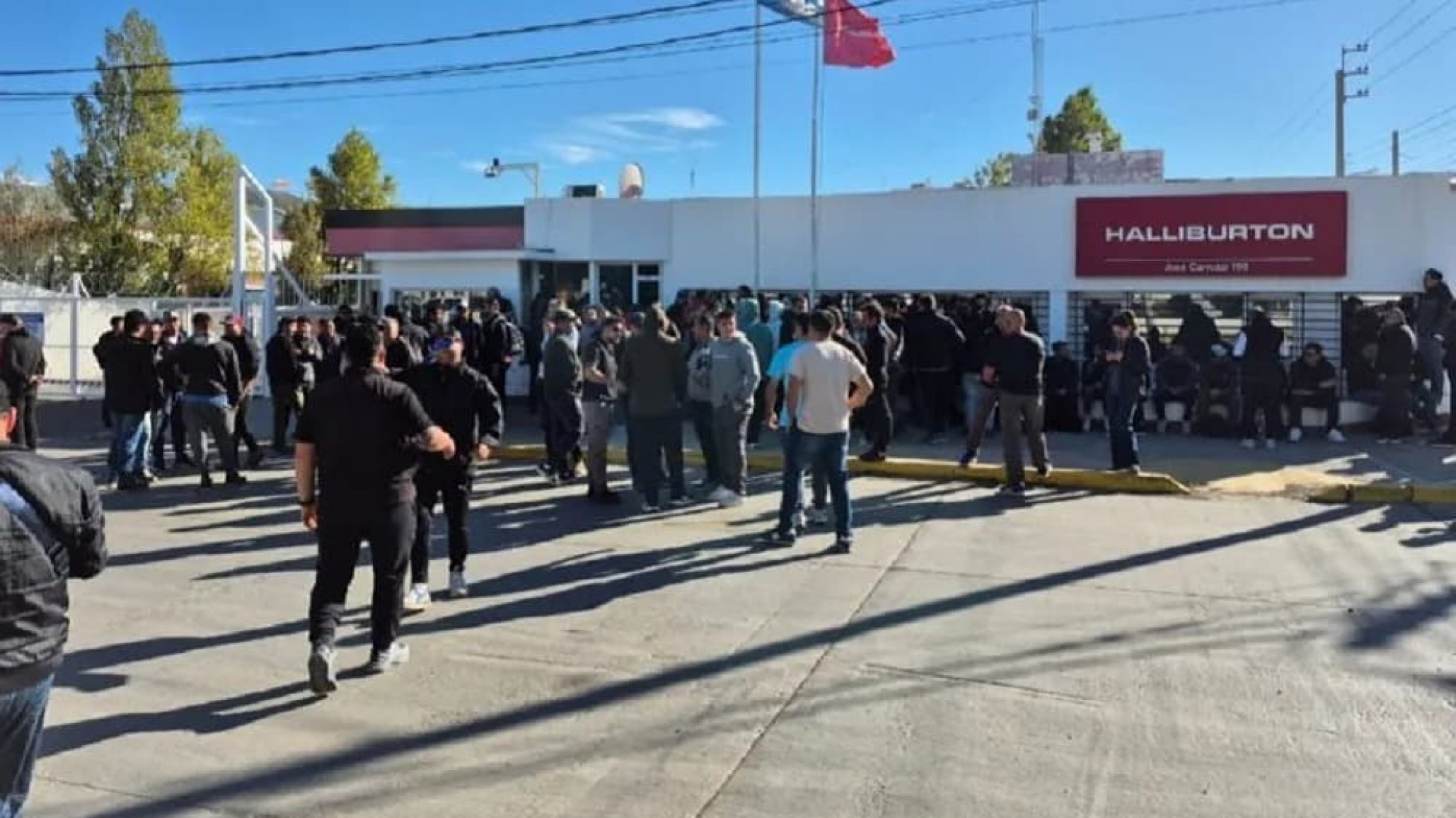 Carlos Gómez: "Halliburton debe reincorporar a los 300 trabajadores despedidos"