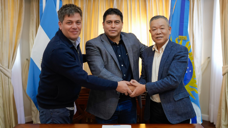 Claudio Vidal anunció una inversión millonaria de China destinada al sector pesquero