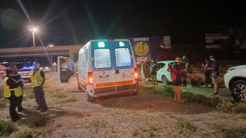 Estaba trotando cerca de la ruta y lo atropelló un auto