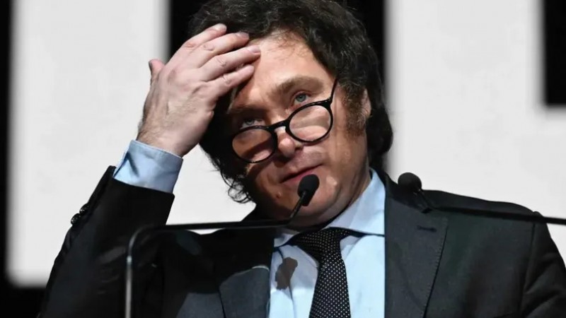 Milei volvió de Europa, apuntó contra periodistas y esquivó hablar del caso $LIBRA