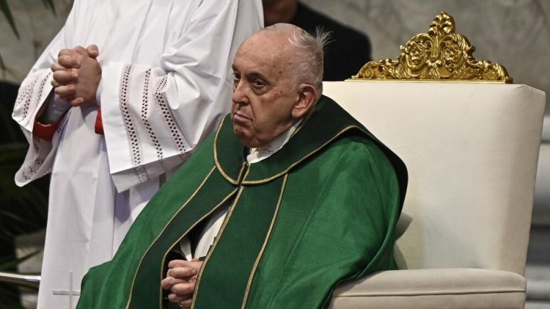 La salud del Papa Francisco se deteriora gravemente: sufre crisis respiratoria y recibe transfusiones de sangre