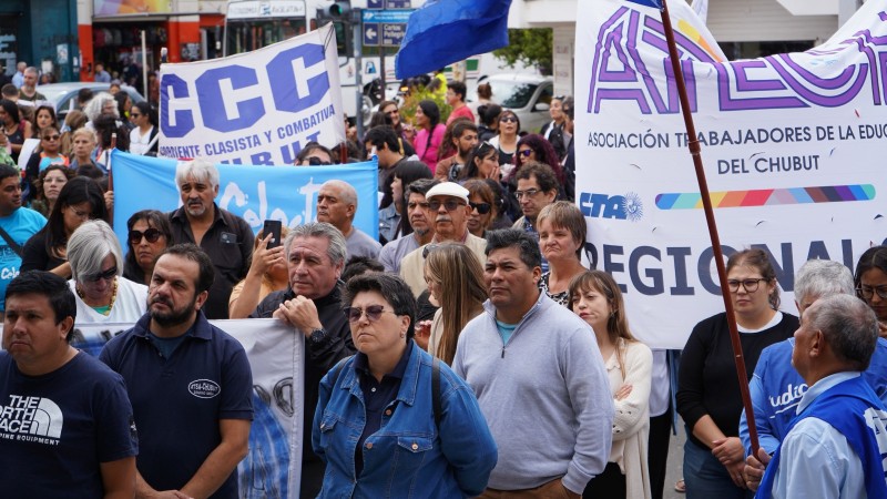 Gremios estatales reclaman frente al Concejo Deliberante por la crisis del ISSYS y restricciones médicas