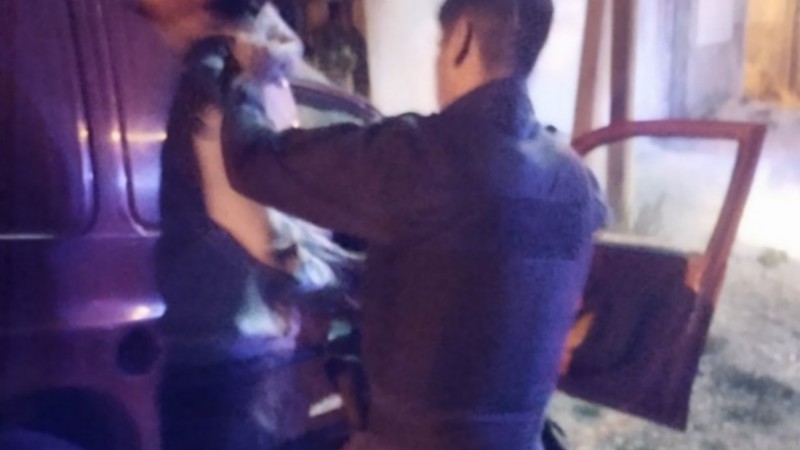 Dos detenidos tras intentar robar un auto y elementos de vehículos en el barrio Ceferino