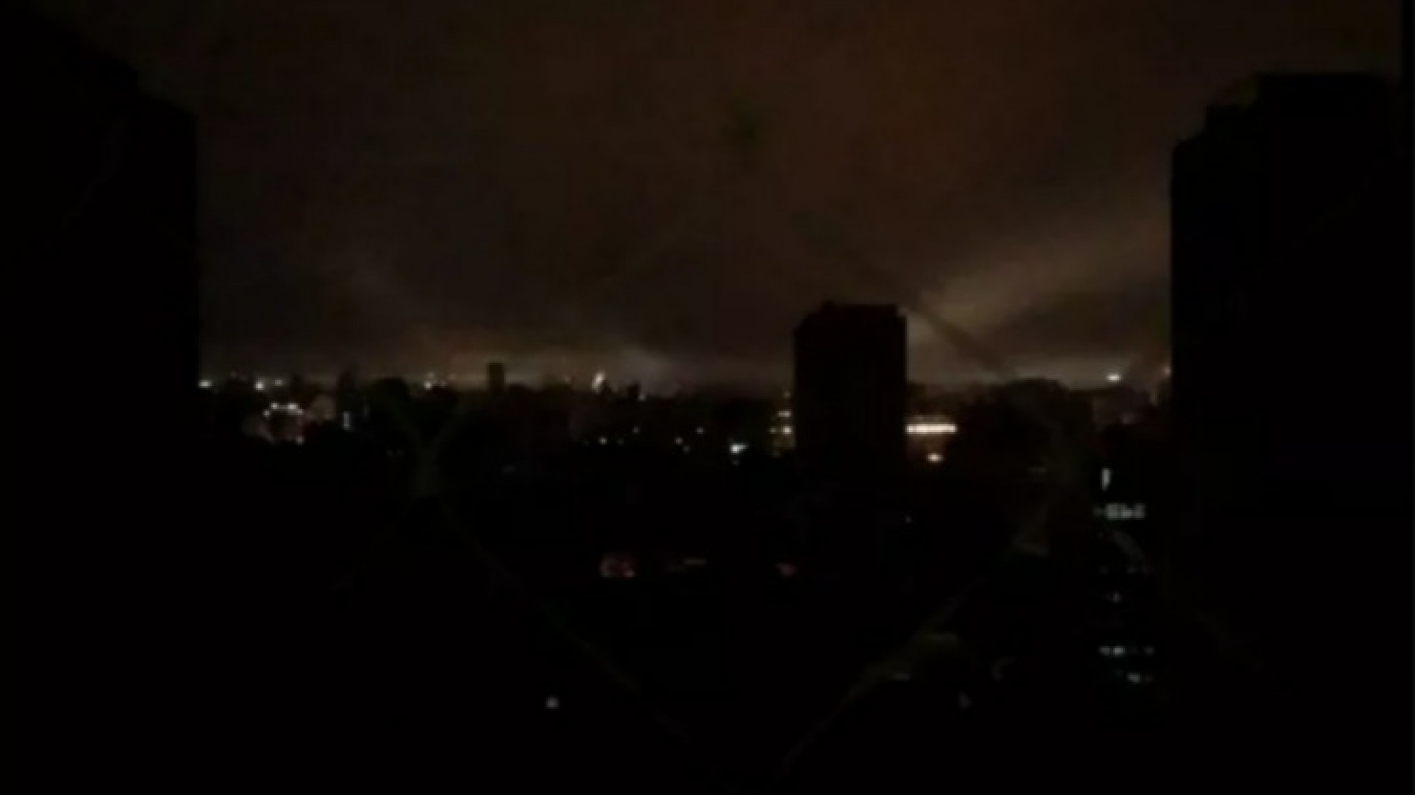 El Gobierno decretó estado de excepción y toque de queda tras el masivo corte de luz en Chile