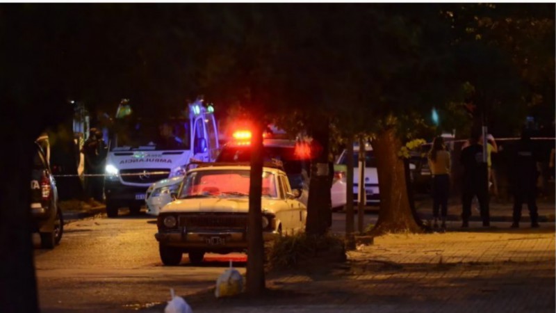 Horror: Robaron un auto con una nena adentro, intentó escapar y murió