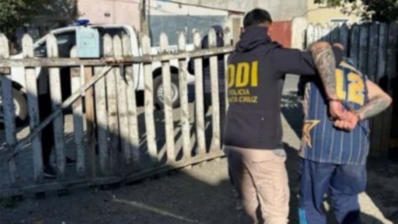 Se grabó presumiendo un arma y terminó detenido