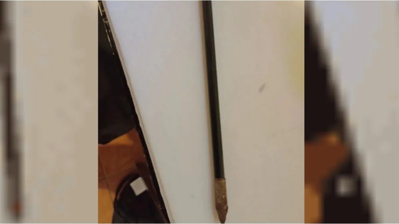 Un hombre disparó flechas contra un grupo de niños que jugaba en la calle