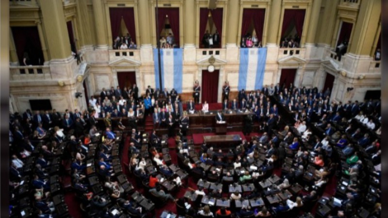 Milei abre sesiones ante un Congreso con ausencias opositoras y palcos militantes