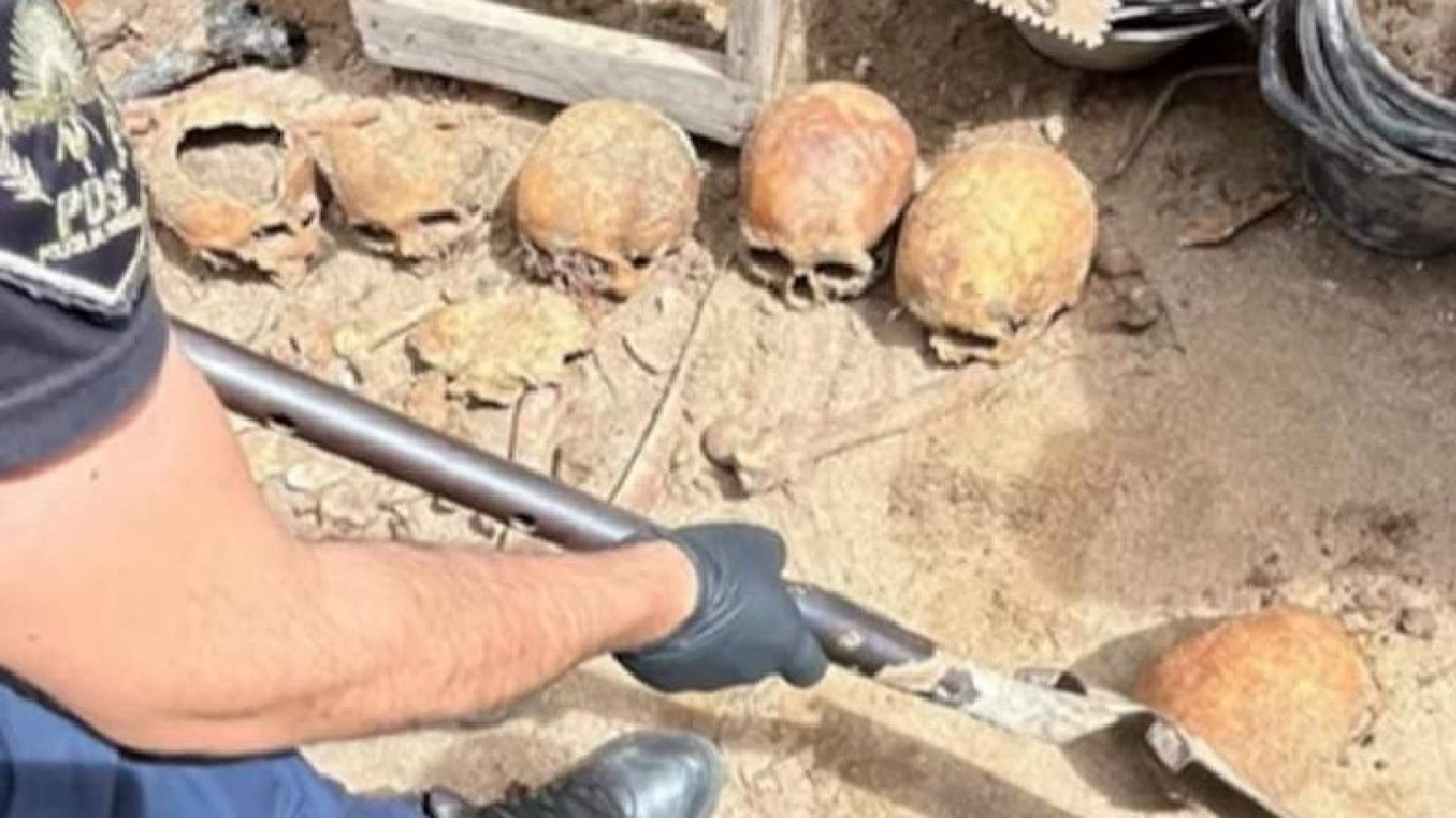 Hacía refacciones en el patio trasero de su casa y encontró 12 cráneos humanos en PInamar