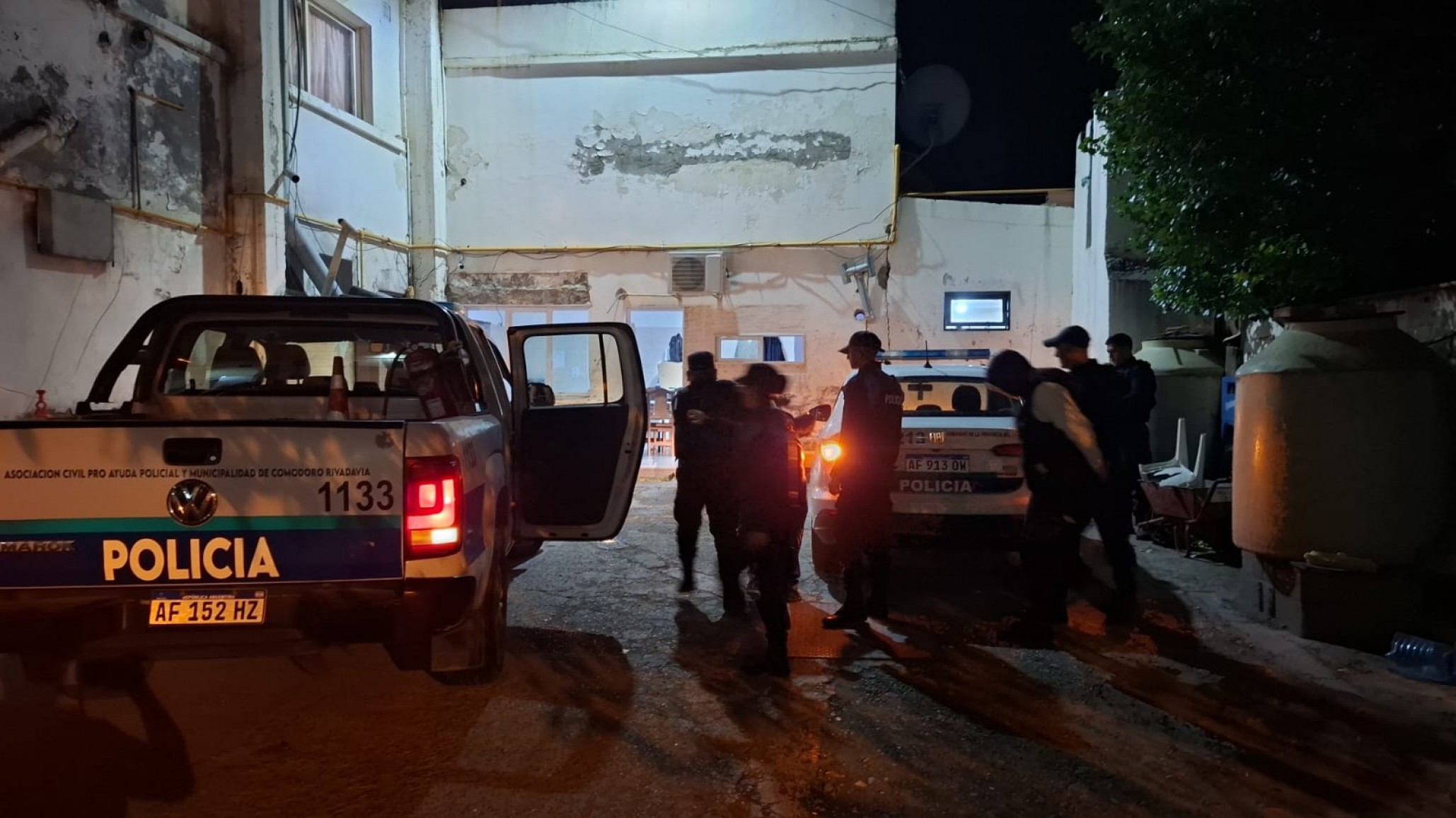 Dos menores robaron snacks y helados en un kiosco, la empleada los vio y la policía los atrapó